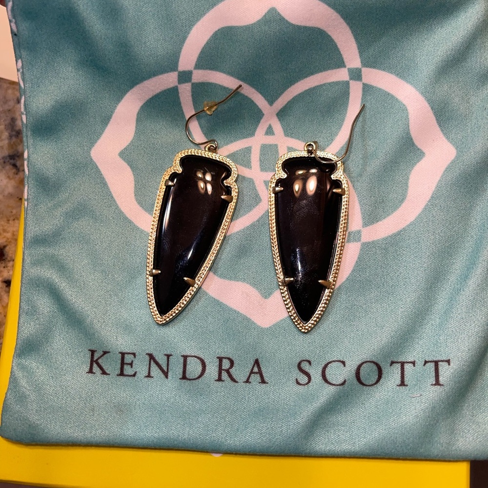 Kendra Scott Black Arrow shaped earrings